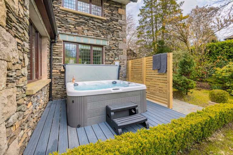 Dream Backyard Paradise: Creating Your Ultimate Pool and Spa Retreat