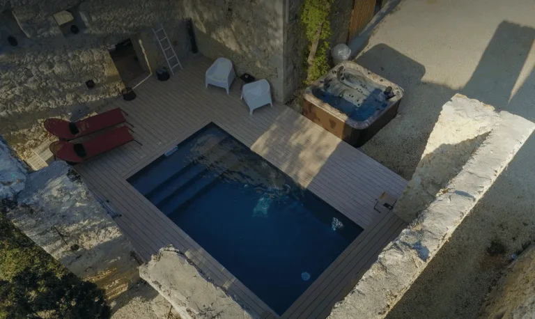 Pool water features in Louisiana